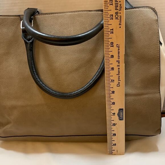 Merona Large tote/handbag tan and cream color & adjustable strap - Picture 3 of 10